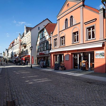 U-Nautic Restaurant & Pension Waren  Eksteriør billede