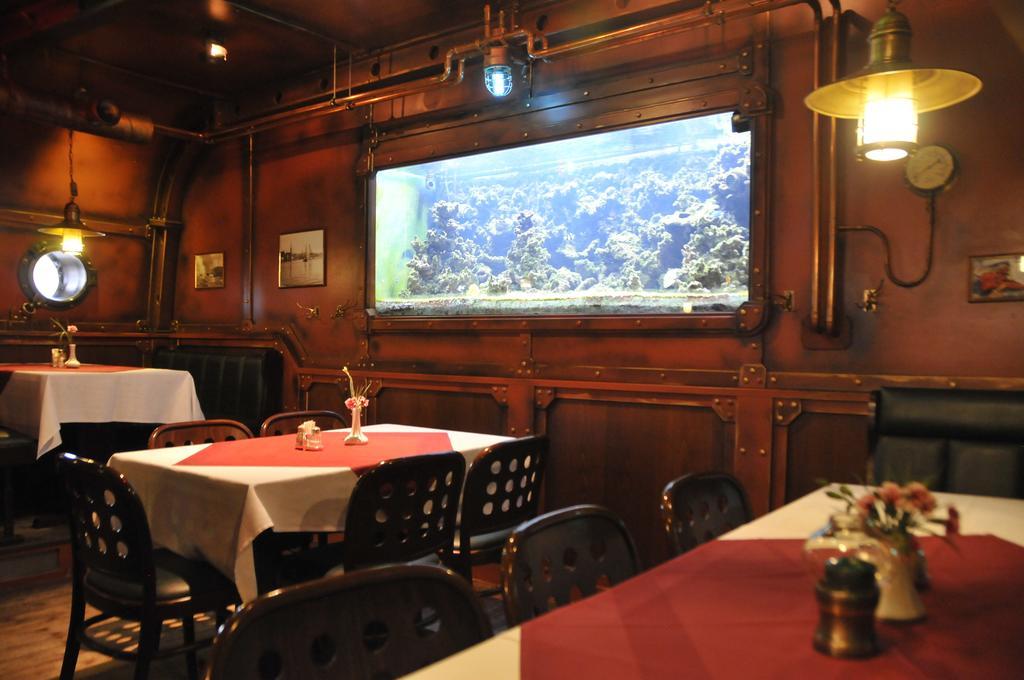 U-Nautic Restaurant & Pension Waren  Eksteriør billede
